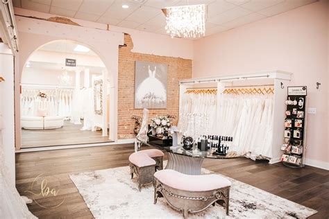 boutique synonym|bridal boutique meaning.